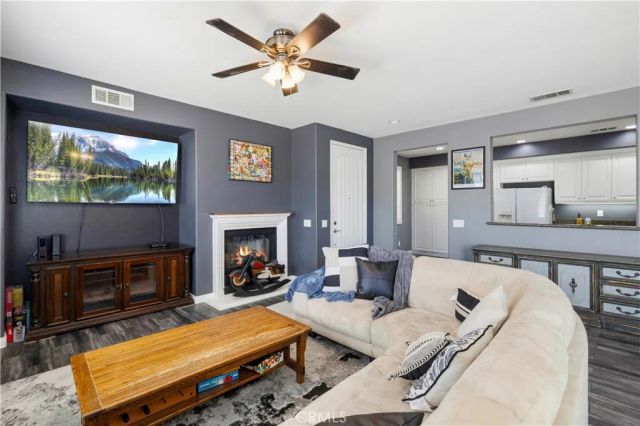 19354 Laroda 165, Saugus, CA 91350