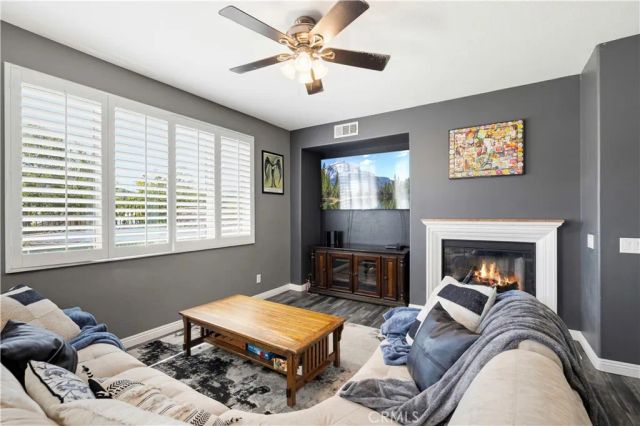 19354 Laroda 165, Saugus, CA 91350