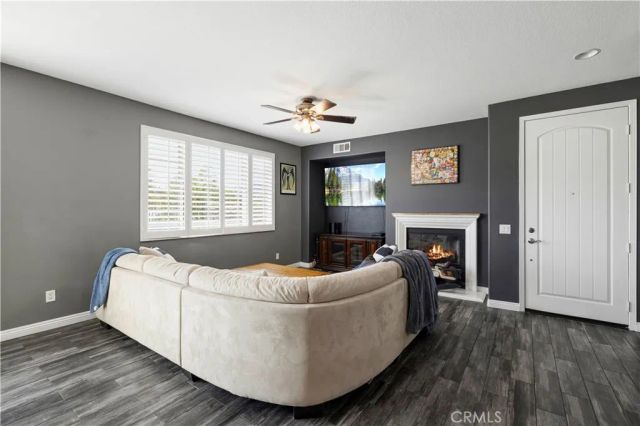 19354 Laroda 165, Saugus, CA 91350