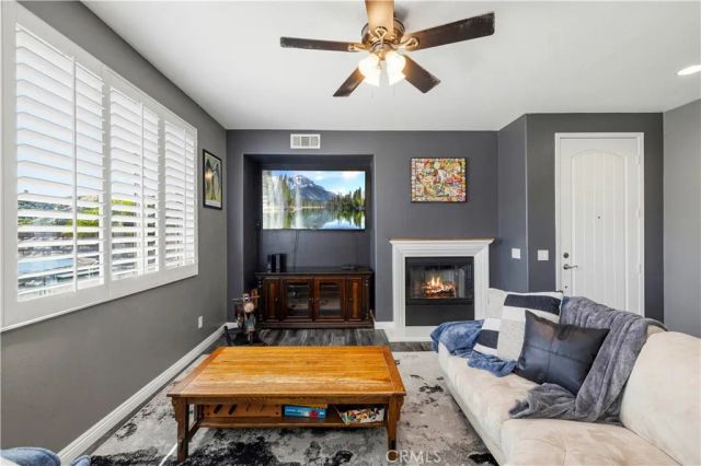 19354 Laroda 165, Saugus, CA 91350