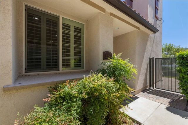 19354 Laroda 165, Saugus, CA 91350