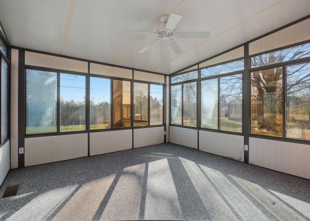 1206 Toben Ter, Lawrenceburg, TN 38464