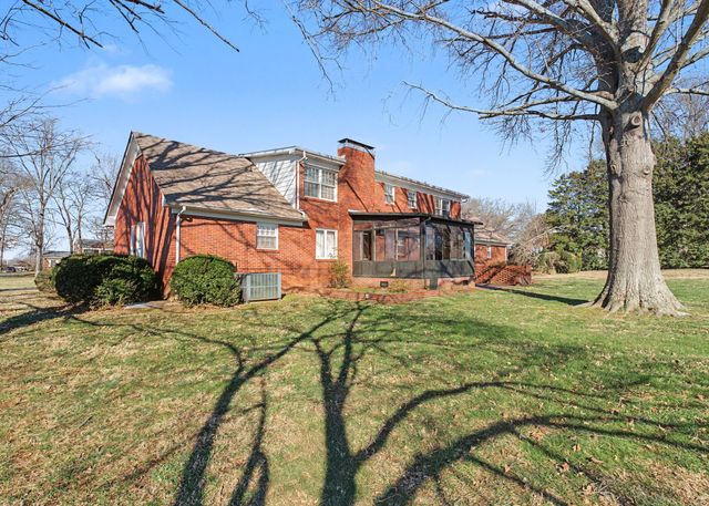 1206 Toben Ter, Lawrenceburg, TN 38464