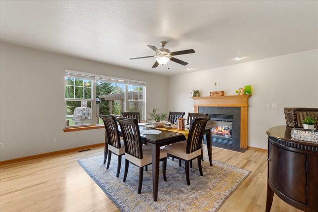 W273N2420 Arlington COURT, Pewaukee, WI 53072