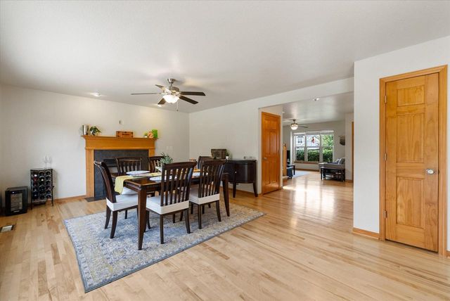 W273N2420 Arlington COURT, Pewaukee, WI 53072