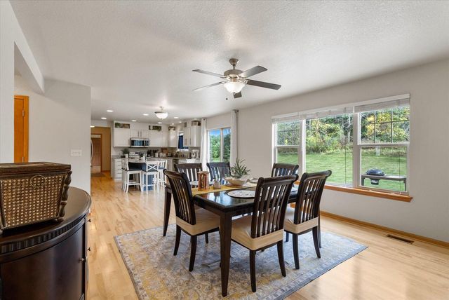 W273N2420 Arlington COURT, Pewaukee, WI 53072