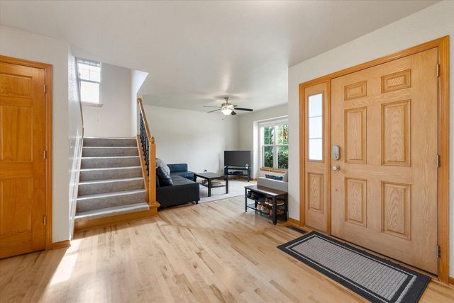 W273N2420 Arlington COURT, Pewaukee, WI 53072