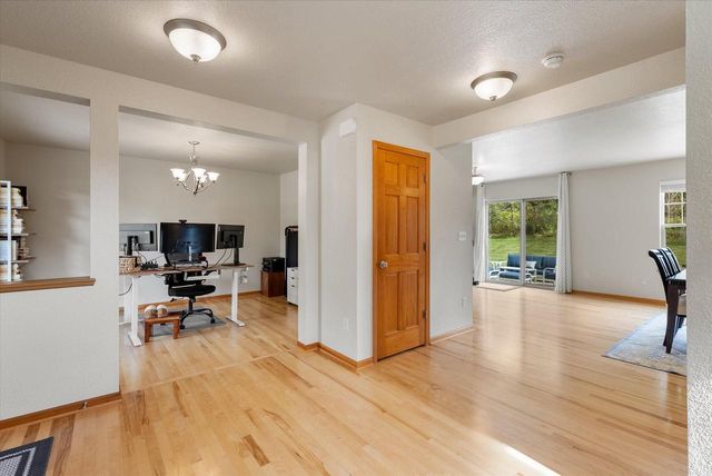 W273N2420 Arlington COURT, Pewaukee, WI 53072