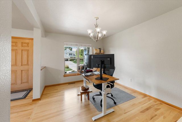 W273N2420 Arlington COURT, Pewaukee, WI 53072