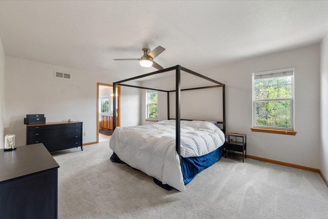 W273N2420 Arlington COURT, Pewaukee, WI 53072