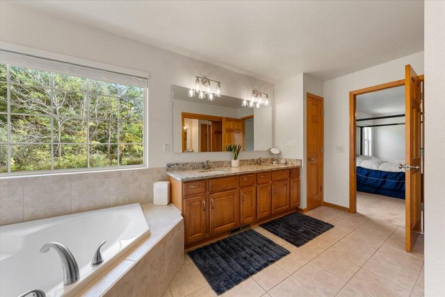 W273N2420 Arlington COURT, Pewaukee, WI 53072