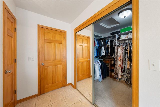 W273N2420 Arlington COURT, Pewaukee, WI 53072