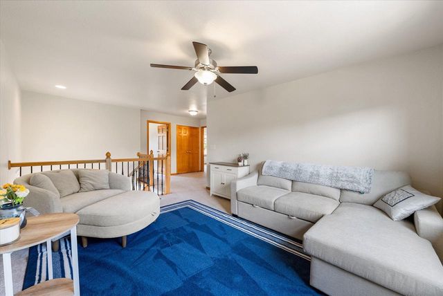 W273N2420 Arlington COURT, Pewaukee, WI 53072