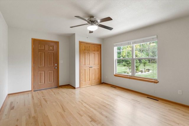 W273N2420 Arlington COURT, Pewaukee, WI 53072