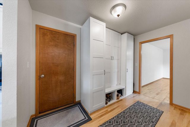 W273N2420 Arlington COURT, Pewaukee, WI 53072