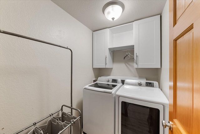 W273N2420 Arlington COURT, Pewaukee, WI 53072