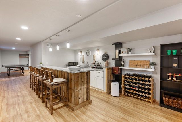 W273N2420 Arlington COURT, Pewaukee, WI 53072