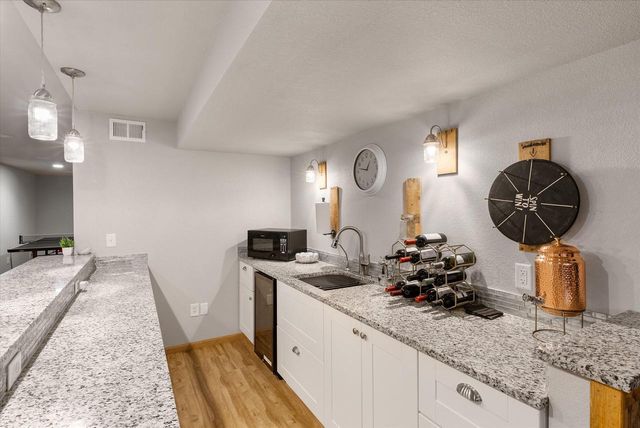 W273N2420 Arlington COURT, Pewaukee, WI 53072