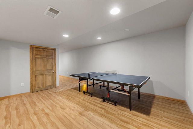 W273N2420 Arlington COURT, Pewaukee, WI 53072