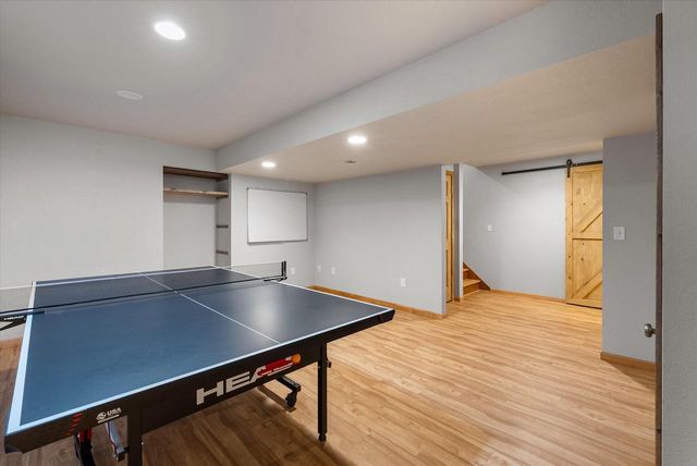 W273N2420 Arlington COURT, Pewaukee, WI 53072