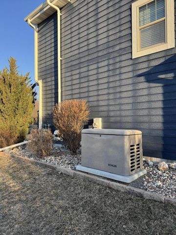 W273N2420 Arlington COURT, Pewaukee, WI 53072