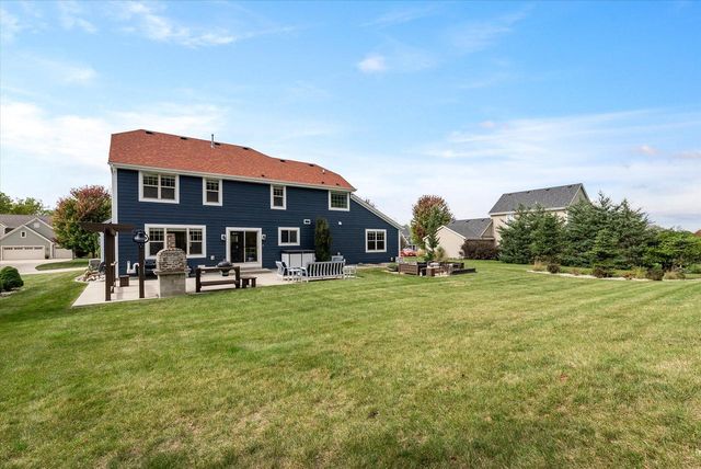 W273N2420 Arlington COURT, Pewaukee, WI 53072