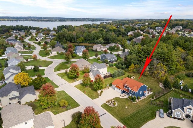 W273N2420 Arlington COURT, Pewaukee, WI 53072