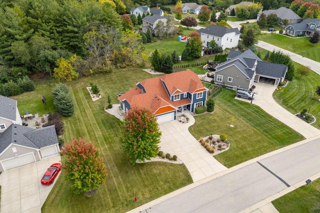 W273N2420 Arlington COURT, Pewaukee, WI 53072