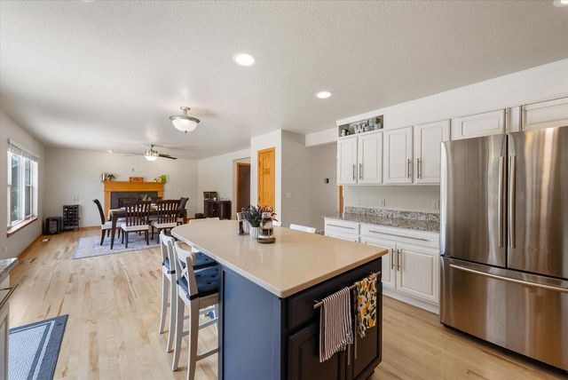 W273N2420 Arlington COURT, Pewaukee, WI 53072