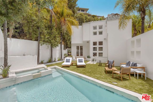 1414 Mockingbird Place, West Hollywood, CA 90069