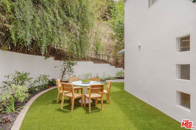 1414 Mockingbird Place, West Hollywood, CA 90069