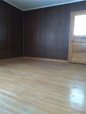 79 Commonwealth Avenue UPPER, Buffalo, NY 14216