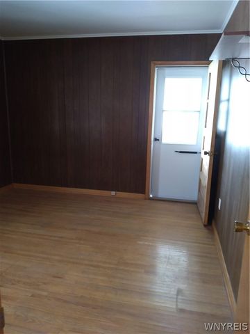 79 Commonwealth Avenue UPPER, Buffalo, NY 14216