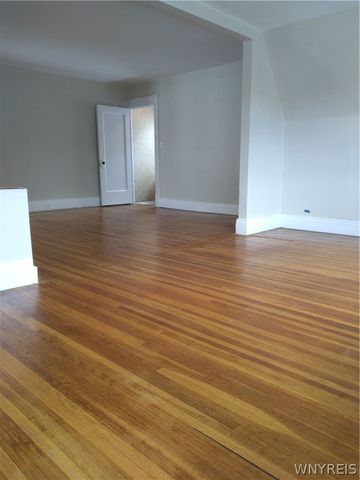 79 Commonwealth Avenue UPPER, Buffalo, NY 14216