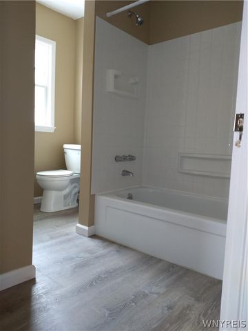 79 Commonwealth Avenue UPPER, Buffalo, NY 14216