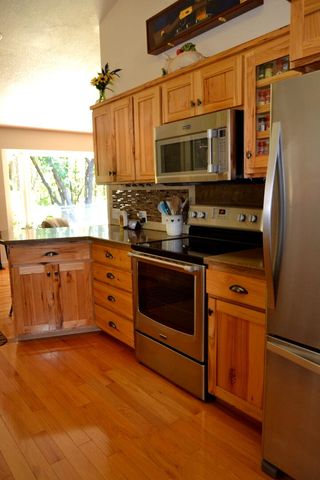 737 Pinecrest Drive, Grants Pass, OR 97526