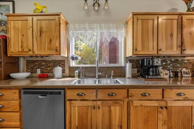 737 Pinecrest Drive, Grants Pass, OR 97526