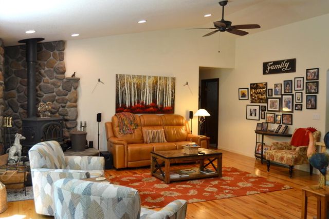 737 Pinecrest Drive, Grants Pass, OR 97526