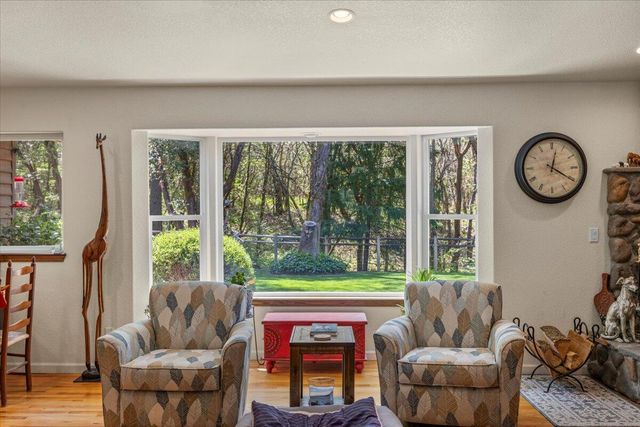 737 Pinecrest Drive, Grants Pass, OR 97526