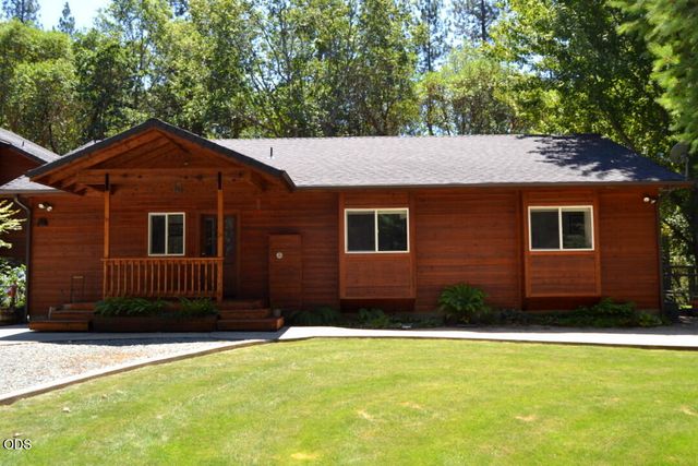 737 Pinecrest Drive, Grants Pass, OR 97526