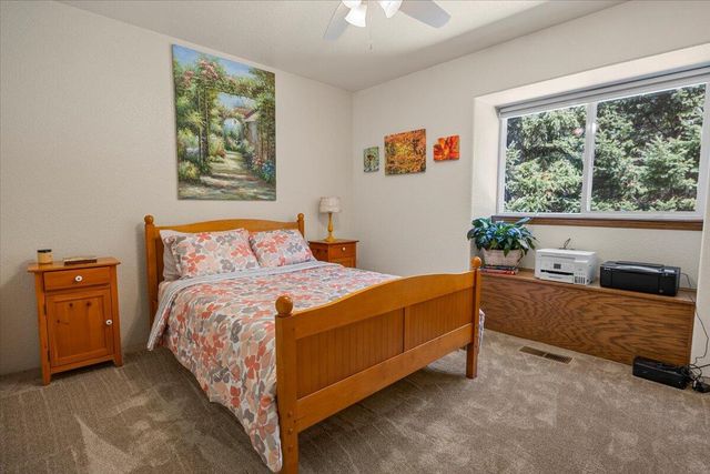 737 Pinecrest Drive, Grants Pass, OR 97526