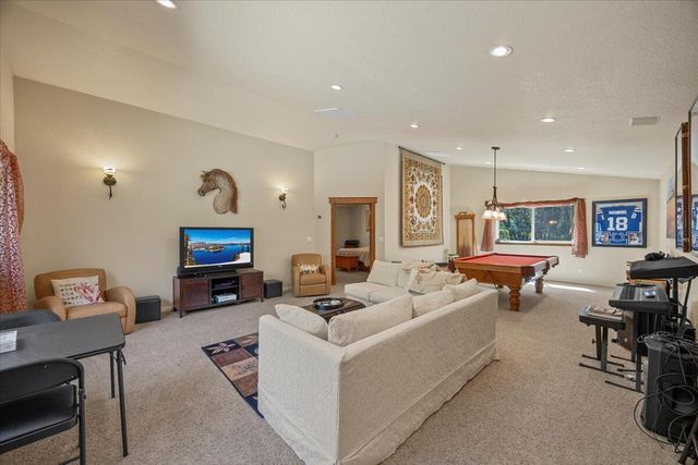 737 Pinecrest Drive, Grants Pass, OR 97526
