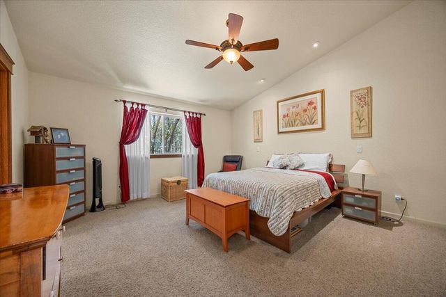 737 Pinecrest Drive, Grants Pass, OR 97526