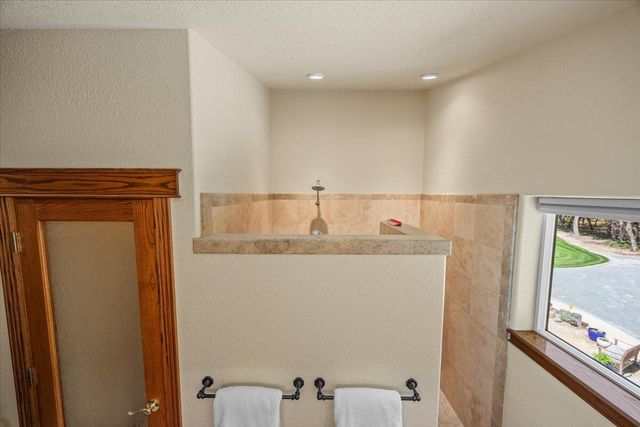 737 Pinecrest Drive, Grants Pass, OR 97526