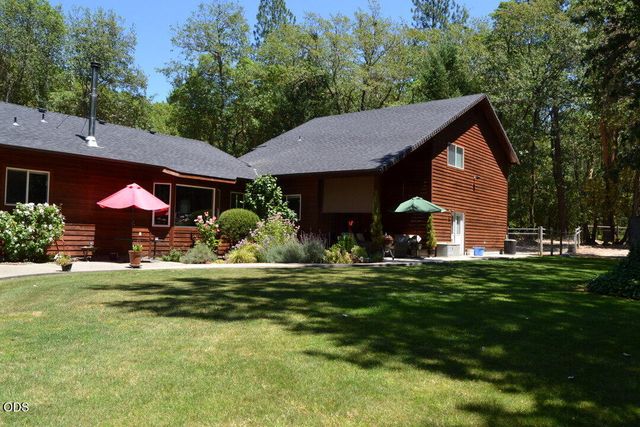 737 Pinecrest Drive, Grants Pass, OR 97526