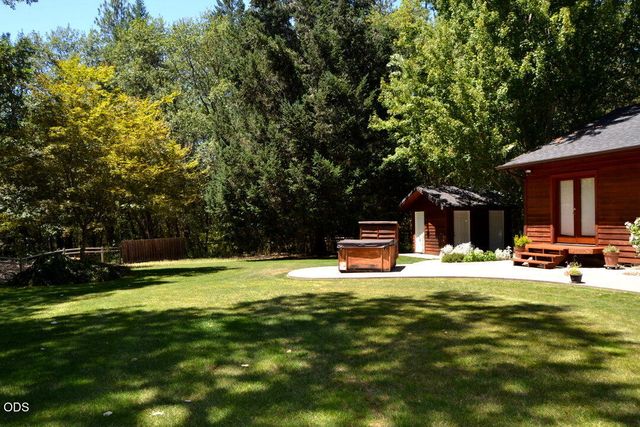 737 Pinecrest Drive, Grants Pass, OR 97526