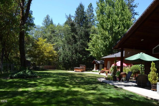 737 Pinecrest Drive, Grants Pass, OR 97526