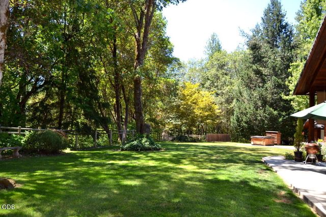 737 Pinecrest Drive, Grants Pass, OR 97526