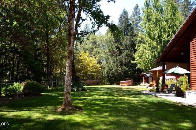 737 Pinecrest Drive, Grants Pass, OR 97526