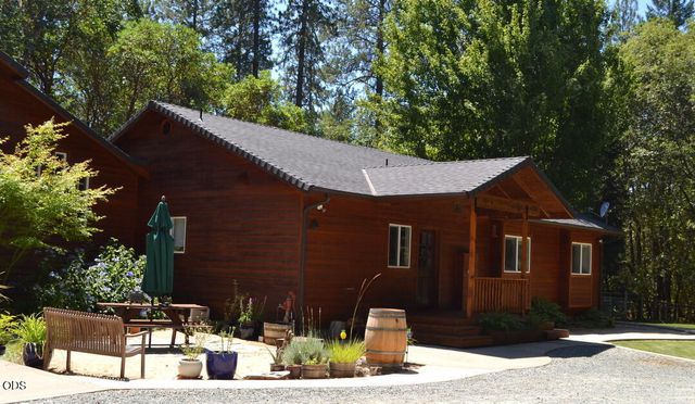 737 Pinecrest Drive, Grants Pass, OR 97526